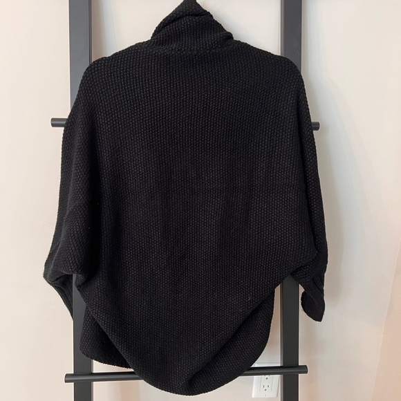 BCBG Paris cocoon sweater - Picture 3 of 3